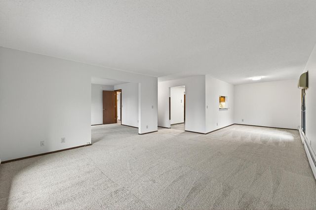 10441 Greenbrier Road 222, Hopkins, MN 55305