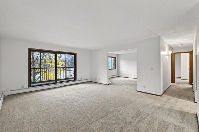 10441 Greenbrier Road 222, Hopkins, MN 55305