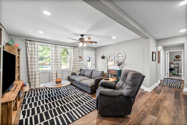 2188 Blakemore Dr, Clarksville, TN 37040