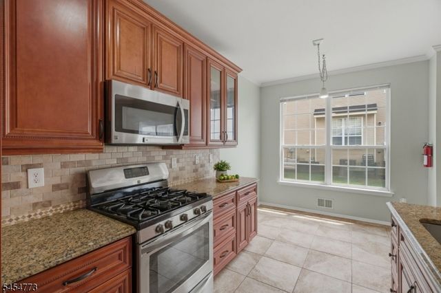 13 Reins Ct, Franklin Twp., NJ 08873