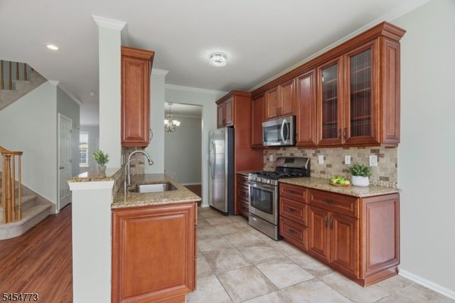 13 Reins Ct, Franklin Twp., NJ 08873