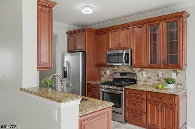 13 Reins Ct, Franklin Twp., NJ 08873