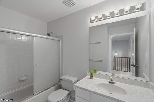 13 Reins Ct, Franklin Twp., NJ 08873