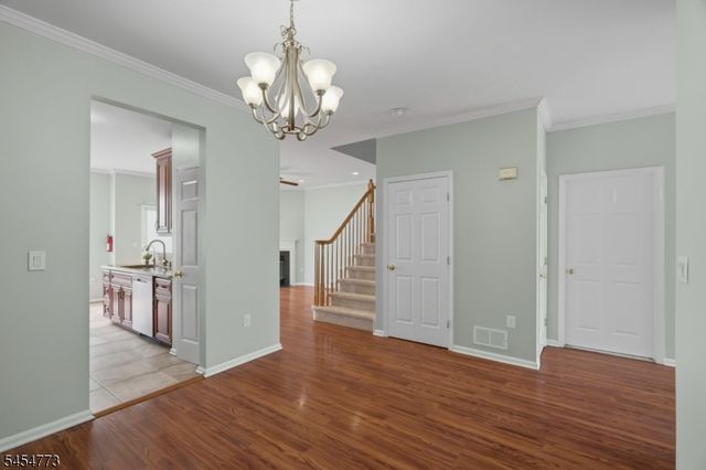 13 Reins Ct, Franklin Twp., NJ 08873