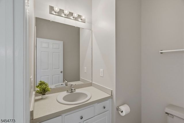 13 Reins Ct, Franklin Twp., NJ 08873