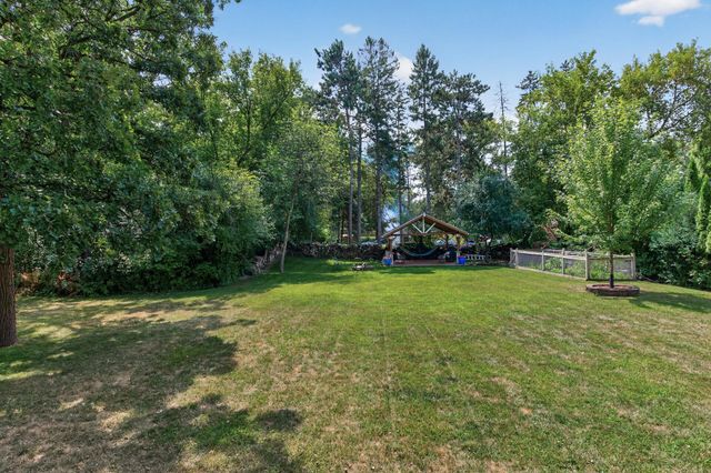2048 17th Avenue E, North Saint Paul, MN 55109