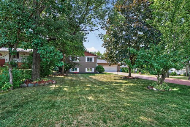 2048 17th Avenue E, North Saint Paul, MN 55109