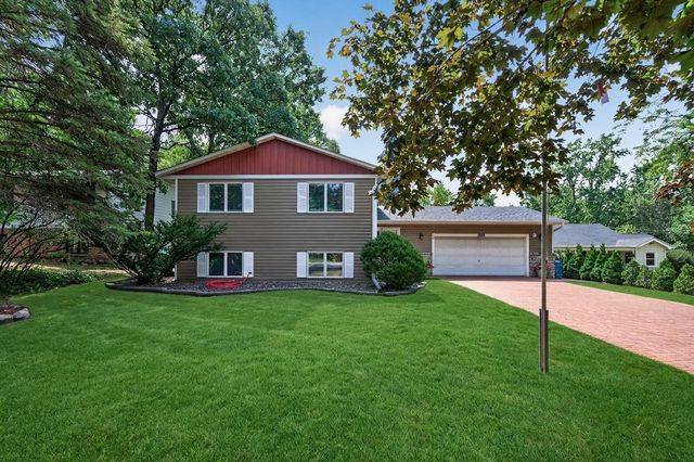 2048 17th Avenue E, North Saint Paul, MN 55109