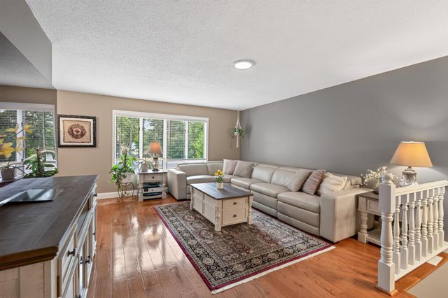 2048 17th Avenue E, North Saint Paul, MN 55109