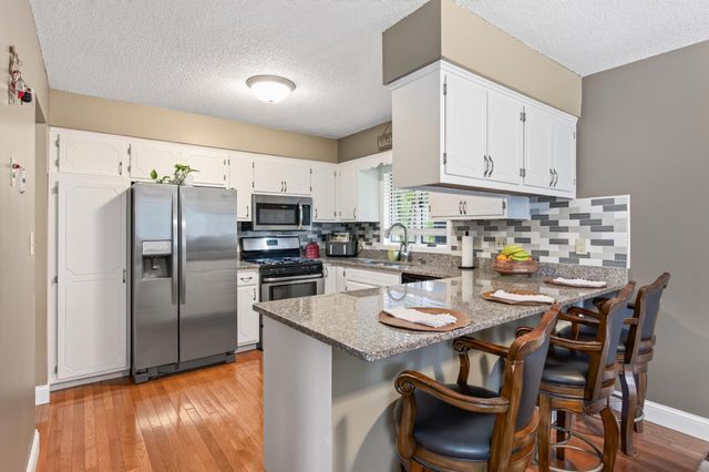 2048 17th Avenue E, North Saint Paul, MN 55109