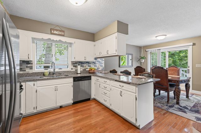 2048 17th Avenue E, North Saint Paul, MN 55109