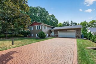 2048 17th Avenue E, North Saint Paul, MN 55109