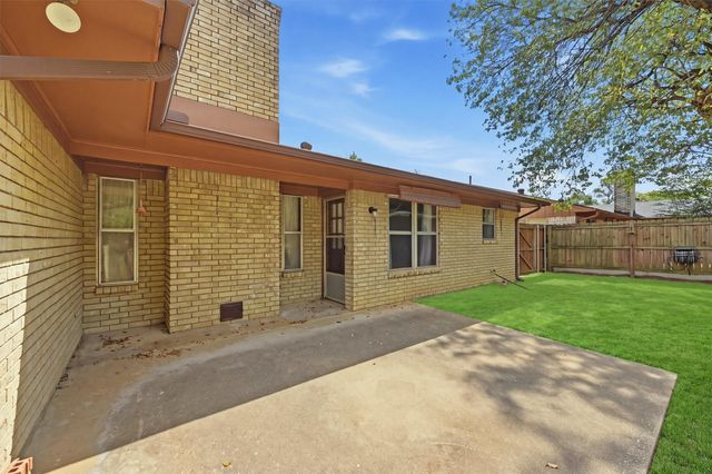 2403 Caprice Avenue, Denison, TX 75020