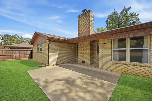 2403 Caprice Avenue, Denison, TX 75020