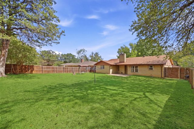 2403 Caprice Avenue, Denison, TX 75020