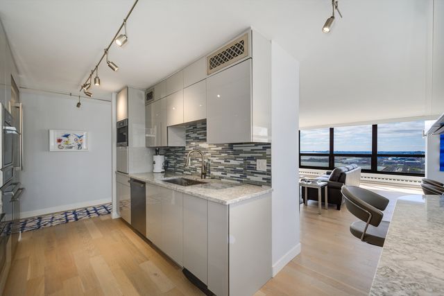 360 E RANDOLPH Street 4203, Chicago, IL 60601