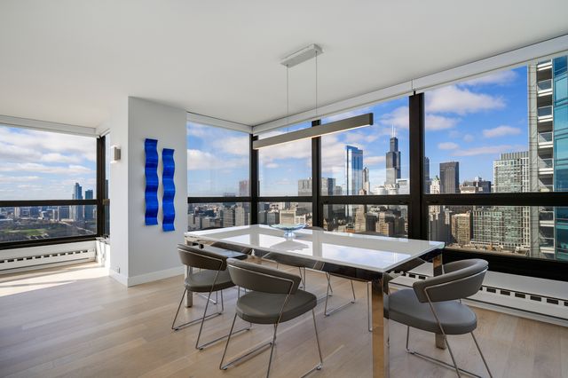 360 E RANDOLPH Street 4203, Chicago, IL 60601