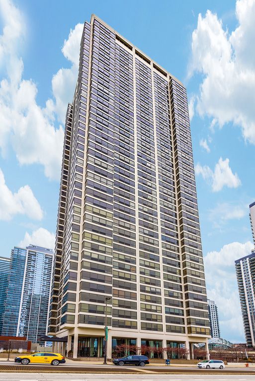 360 E RANDOLPH Street 4203, Chicago, IL 60601