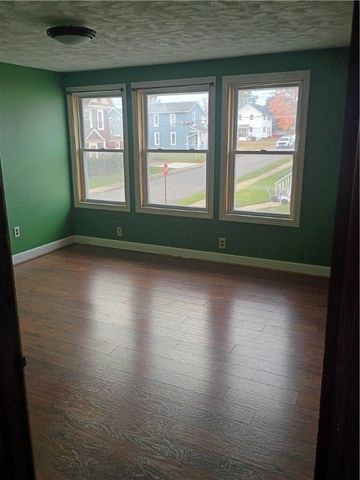 501 College Ave, Grove City Boro, PA 16127