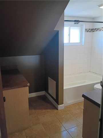 501 College Ave, Grove City Boro, PA 16127