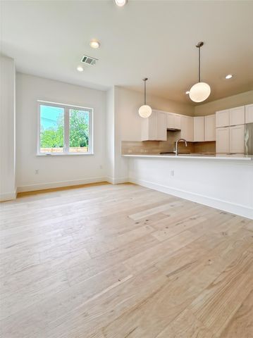 3614 Abbate CIR B, Austin, TX 78721