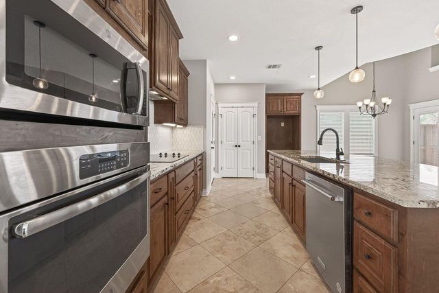 912 Roberts Street, East Bernard, TX 77435