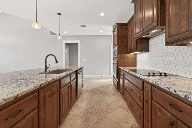 912 Roberts Street, East Bernard, TX 77435