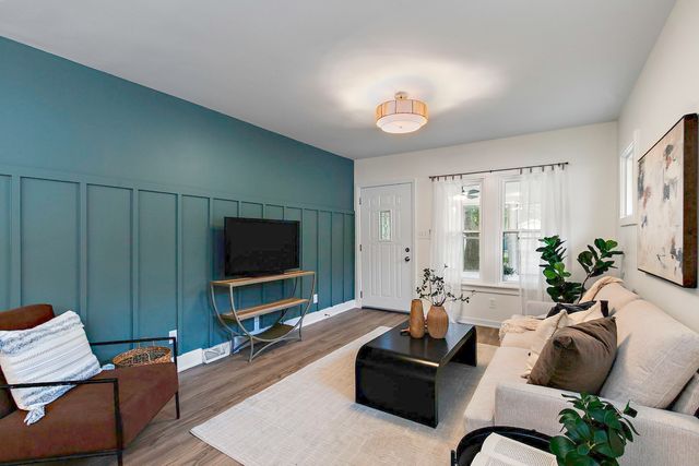 143 E Division Street, Villa Park, IL 60181