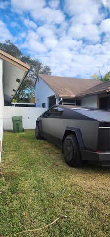 11021 SW 13th St, Pembroke Pines, FL 33025