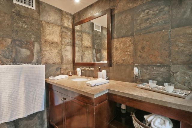 14 W San Marino Dr, Miami Beach, FL 33139