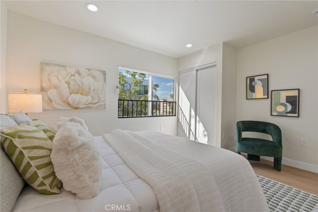 341 Douglas Street, Los Angeles, CA 90026