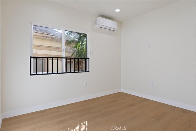 341 Douglas Street, Los Angeles, CA 90026