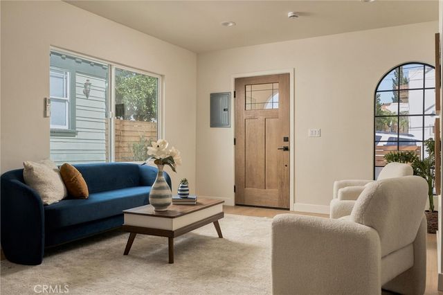 341 Douglas Street, Los Angeles, CA 90026