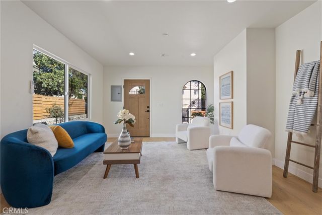 341 Douglas Street, Los Angeles, CA 90026