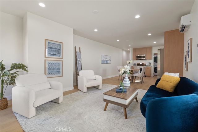 341 Douglas Street, Los Angeles, CA 90026
