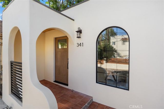 341 Douglas Street, Los Angeles, CA 90026