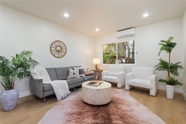 341 Douglas Street, Los Angeles, CA 90026