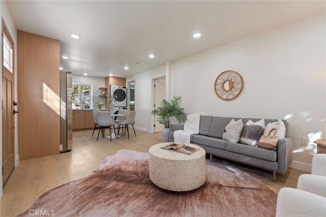 341 Douglas Street, Los Angeles, CA 90026