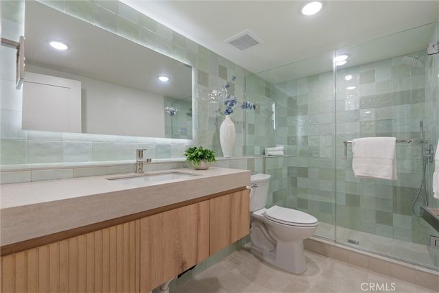 341 Douglas Street, Los Angeles, CA 90026