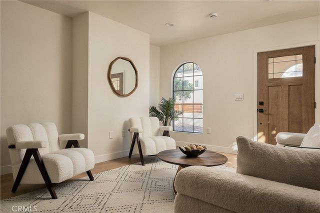 341 Douglas Street, Los Angeles, CA 90026