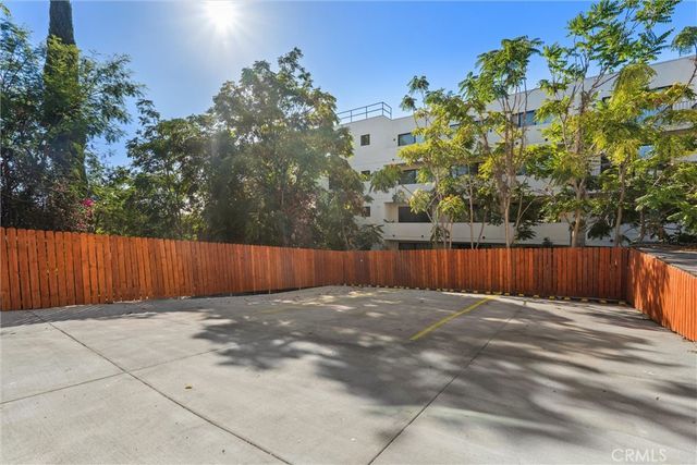 341 Douglas Street, Los Angeles, CA 90026