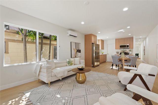 341 Douglas Street, Los Angeles, CA 90026