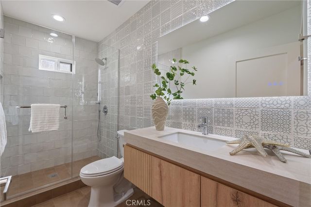 341 Douglas Street, Los Angeles, CA 90026
