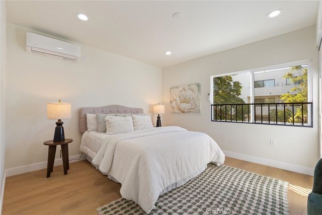341 Douglas Street, Los Angeles, CA 90026