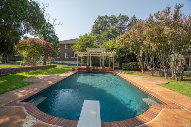 1001 Elizabeth Boulevard, Fort Worth, TX 76110