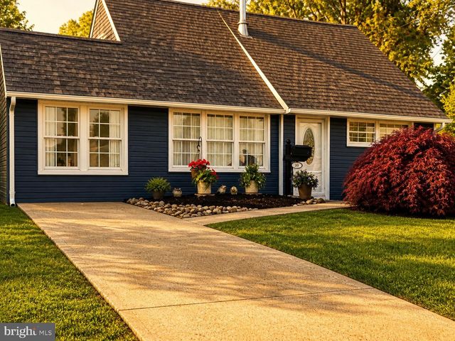 39 VERMILLION LN, Levittown, PA 19054