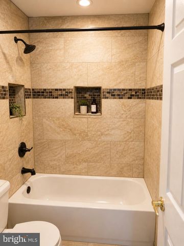 39 VERMILLION LN, Levittown, PA 19054