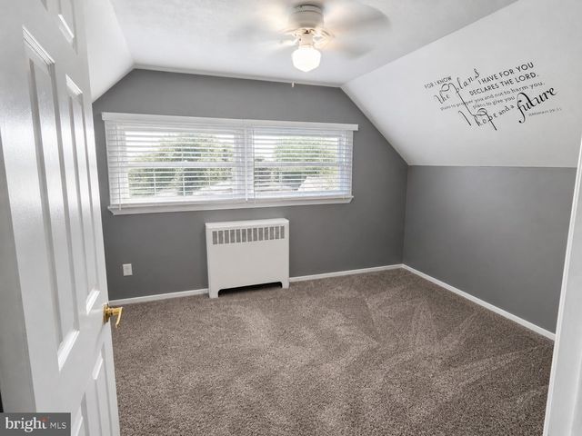 39 VERMILLION LN, Levittown, PA 19054