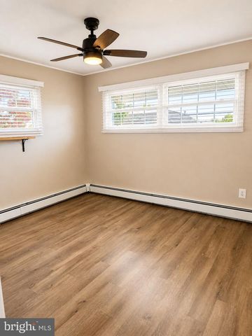 39 VERMILLION LN, Levittown, PA 19054