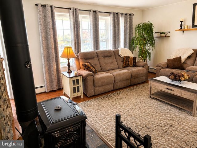 39 VERMILLION LN, Levittown, PA 19054